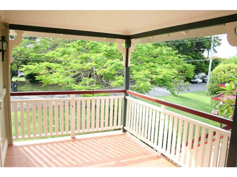 9 Douglas Street, Sherwood QLD 4075