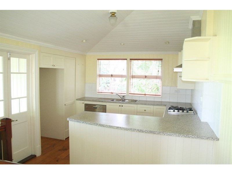 9 Douglas Street, Sherwood QLD 4075