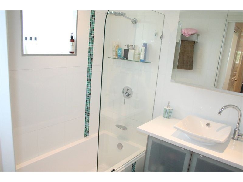 92 Taringa Parade, Indooroopilly QLD 4068