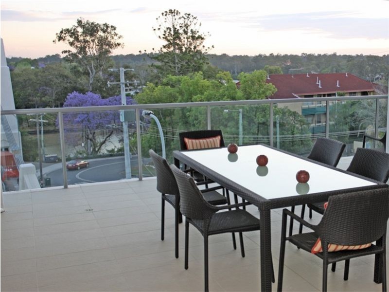 802/30 Riverview Terrace, Indooroopilly QLD 4068