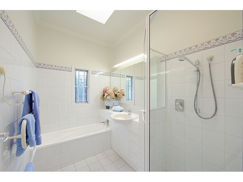 36 Douglas Street, Sherwood QLD 4075