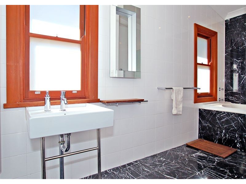 8a  Osborne Road, Greenwich NSW 2065