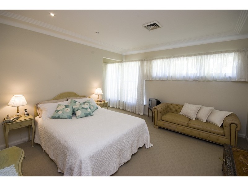 1  Linley Place, Linley Point NSW 2066