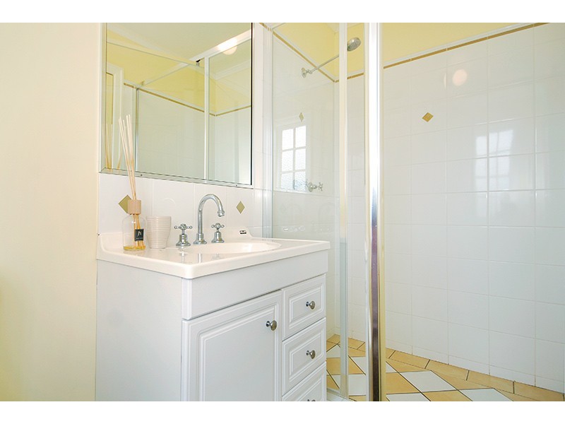 15 Rhyndarra Street, Yeronga QLD 4104