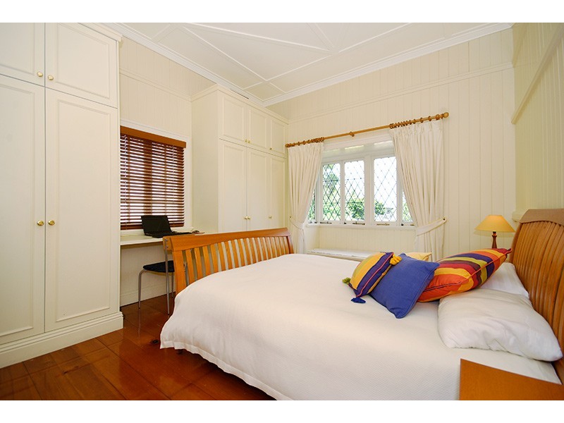 15 Rhyndarra Street, Yeronga QLD 4104