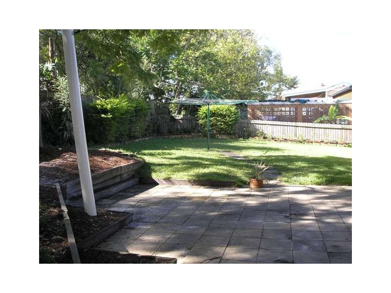 36 Livingstone Street, Yeerongpilly QLD 4105