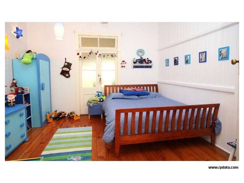 11 Curd Street, Greenslopes QLD 4120