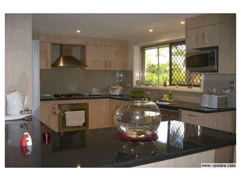38 Dirkala Street, Mansfield QLD 4122