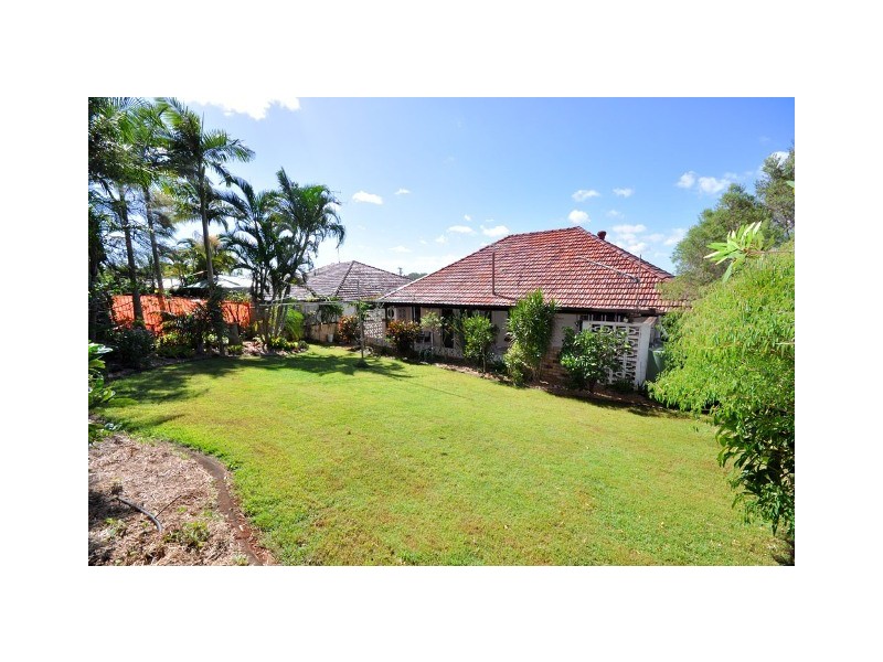 11 Strathfield Street, Tarragindi QLD 4121