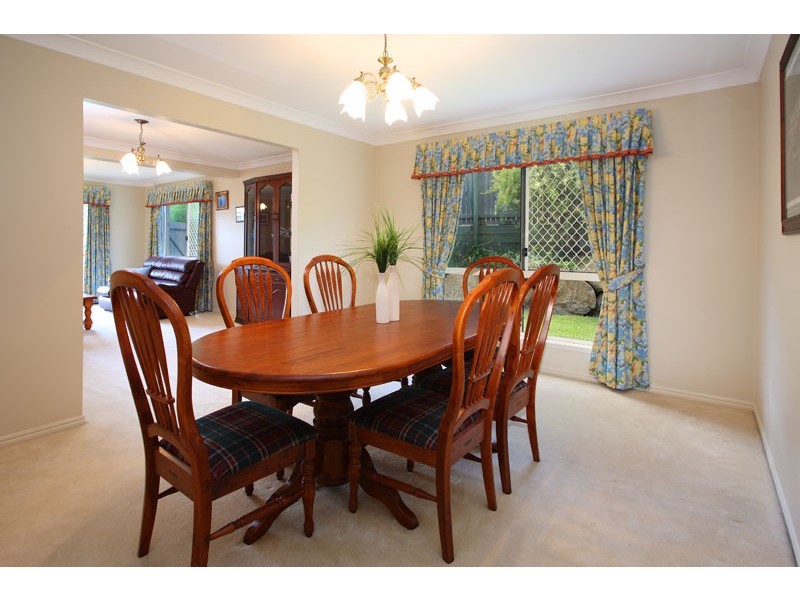 5 Arncliffe Close, Carindale QLD 4152