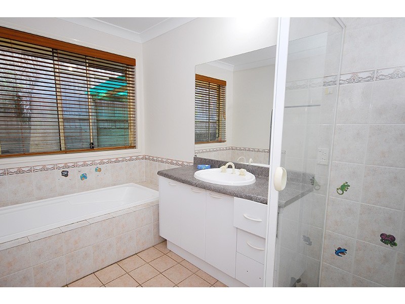 12 Glenroy Place, Parkinson QLD 4115