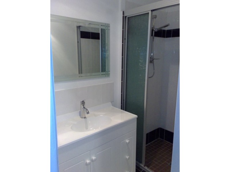 4/11  Harewood Street, Annerley QLD 4103