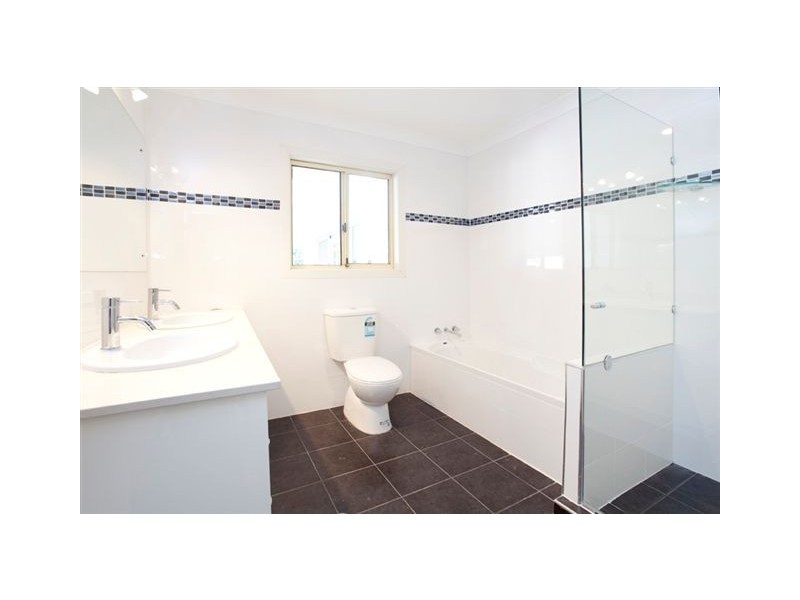 100 Strickland Terrace, Graceville QLD 4075