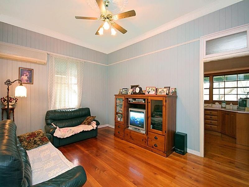 15 Simon Street, Yeronga QLD 4104