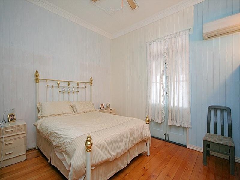 15 Simon Street, Yeronga QLD 4104