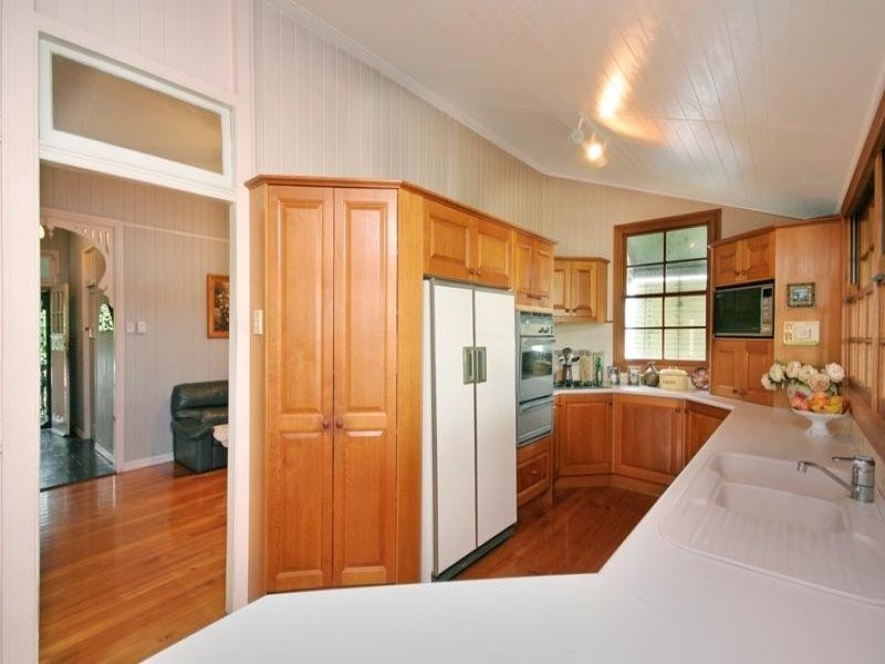 15 Simon Street, Yeronga QLD 4104