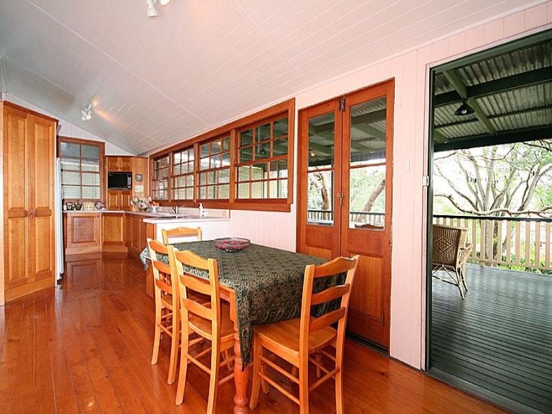 15 Simon Street, Yeronga QLD 4104