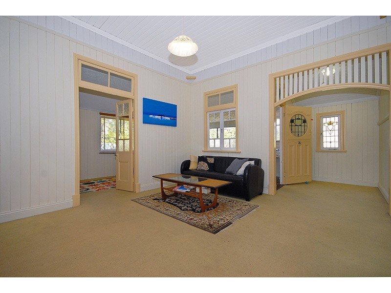 13 Archibald Street, Fairfield QLD 4103