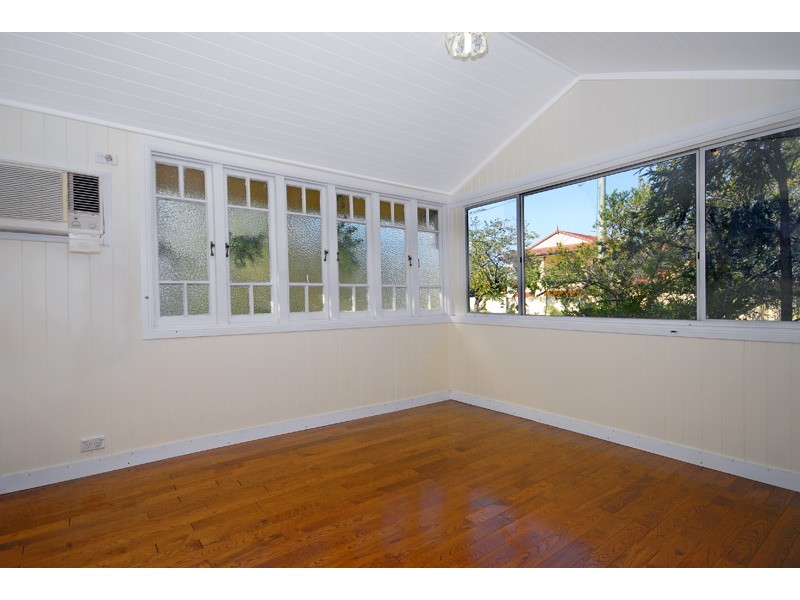 13 Archibald Street, Fairfield QLD 4103