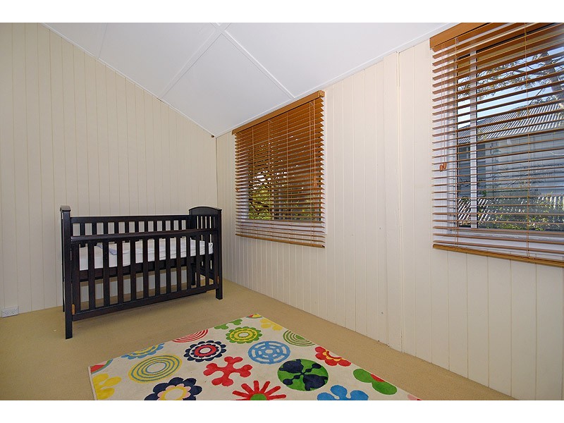 13 Archibald Street, Fairfield QLD 4103