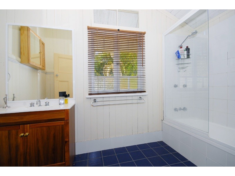 13 Archibald Street, Fairfield QLD 4103