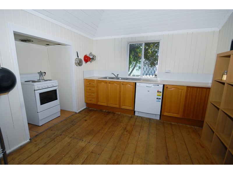 13 Archibald Street, Fairfield QLD 4103