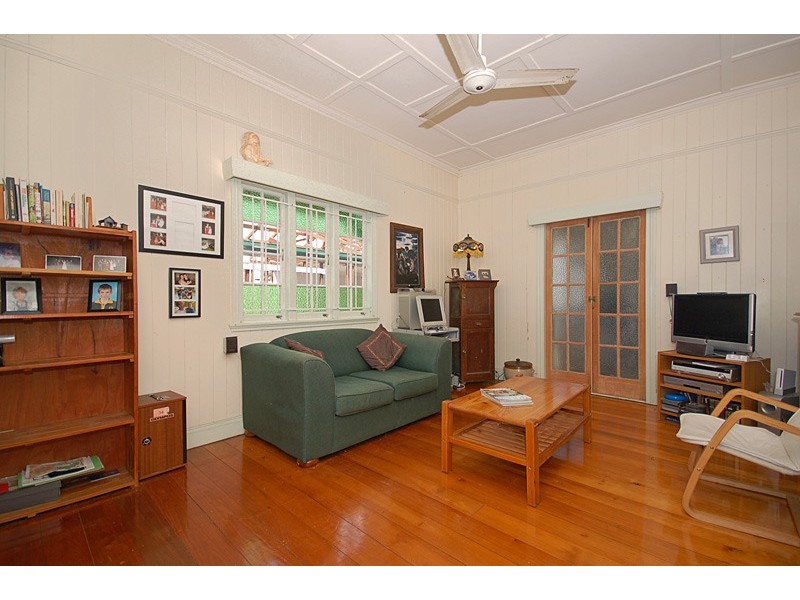 690 Logan Road, Greenslopes QLD 4120