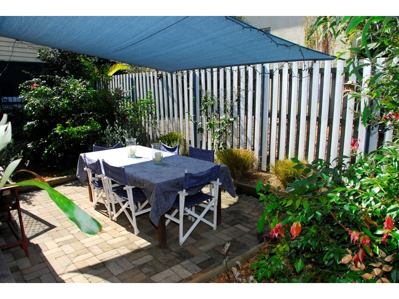 690 Logan Road, Greenslopes QLD 4120