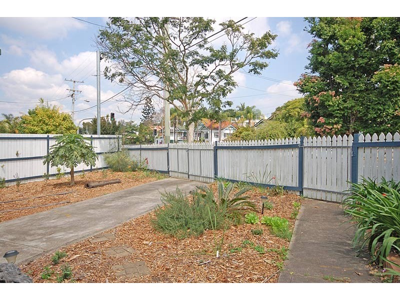 690 Logan Road, Greenslopes QLD 4120