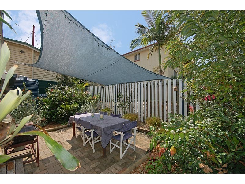 690 Logan Road, Greenslopes QLD 4120