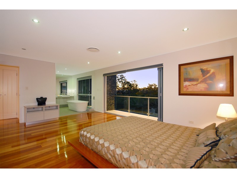 11 Crucis Street, Coorparoo QLD 4151