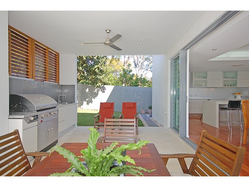 11 Crucis Street, Coorparoo QLD 4151