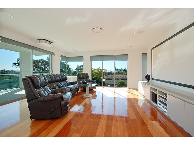 11 Crucis Street, Coorparoo QLD 4151