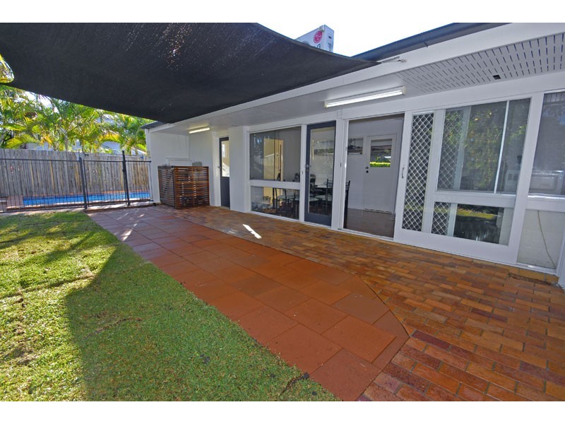 8 Oriana Crescent, Yeronga QLD 4104