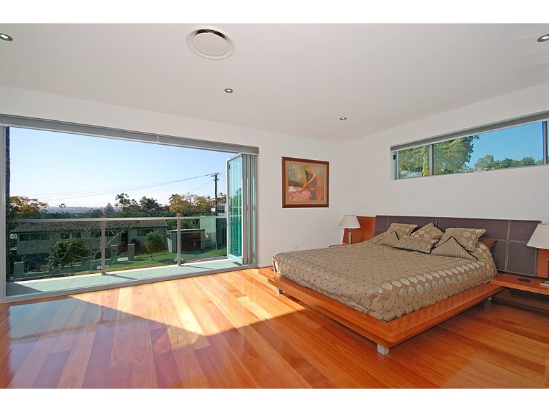 11 Crucis Street, Coorparoo QLD 4151