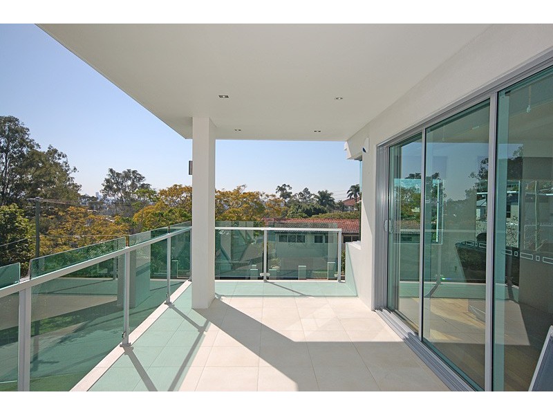 11 Crucis Street, Coorparoo QLD 4151