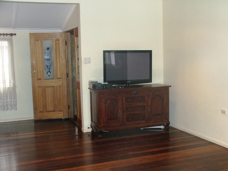 61 Fegen Drive, Moorooka QLD 4105