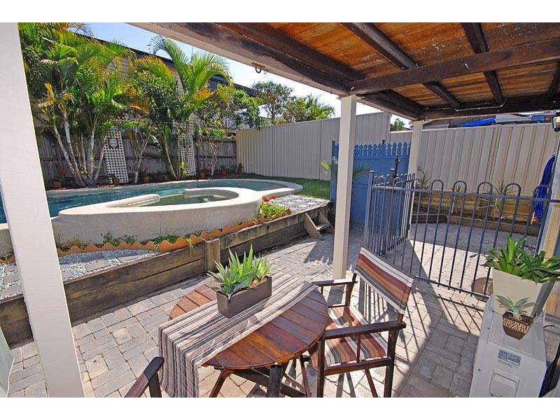 1  Laura Street, Tarragindi QLD 4121