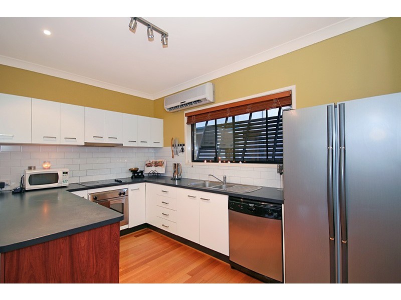 13/11  Cardross Street, Yeerongpilly QLD 4105