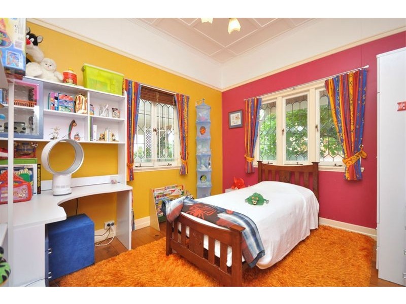16 Sarah Street, Annerley QLD 4103