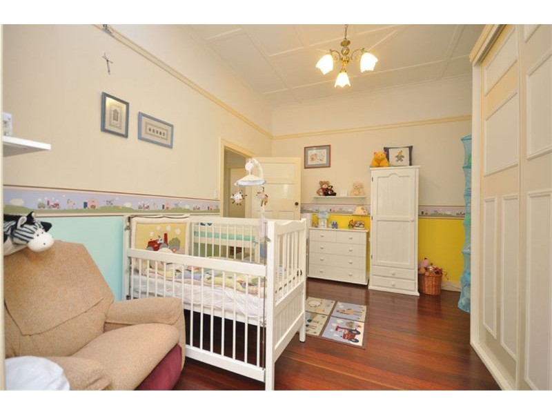 16 Sarah Street, Annerley QLD 4103