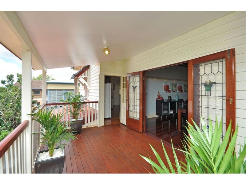 16 Sarah Street, Annerley QLD 4103