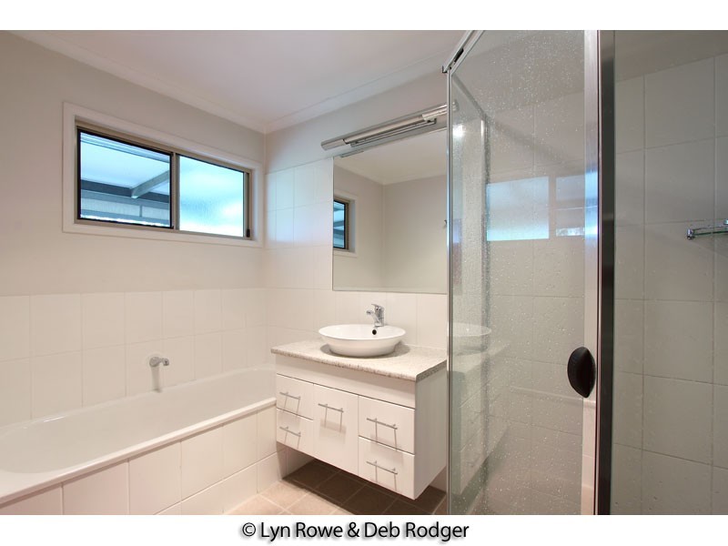 102 Fegen Drive, Moorooka QLD 4105