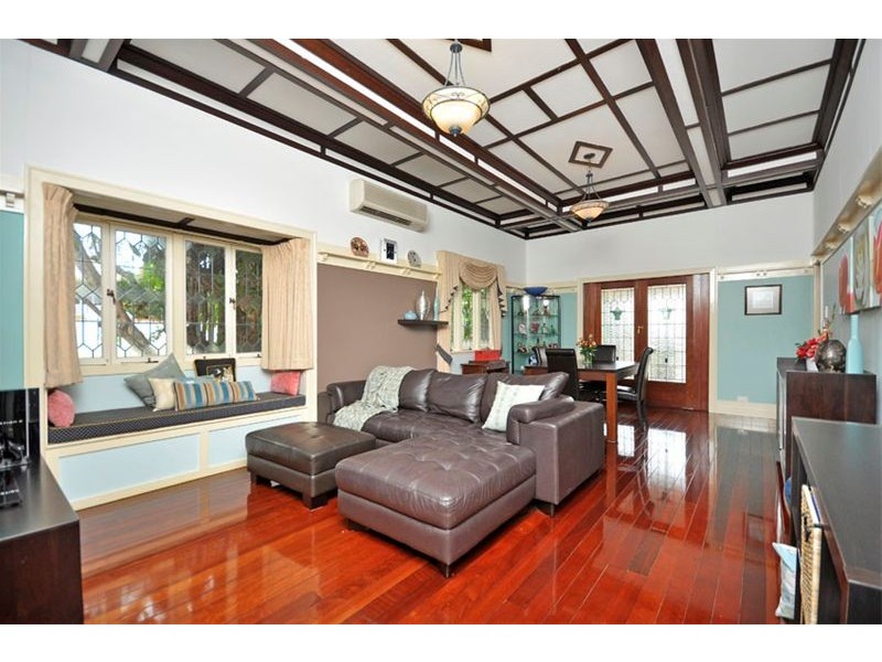 16 Sarah Street, Annerley QLD 4103