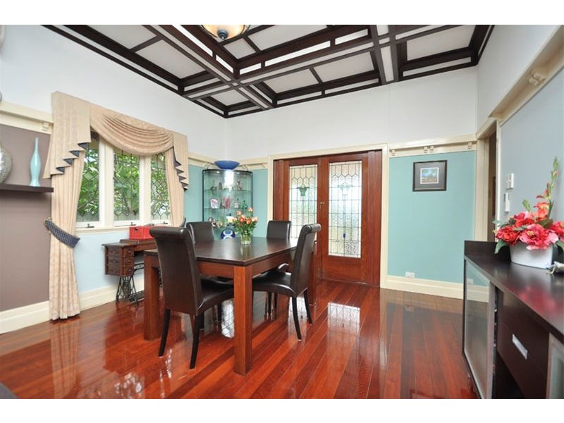 16 Sarah Street, Annerley QLD 4103