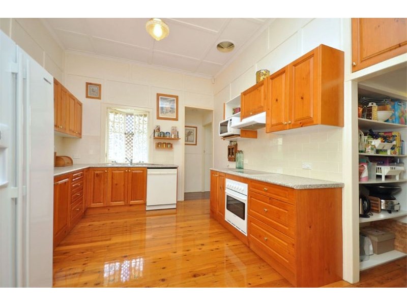 16 Sarah Street, Annerley QLD 4103