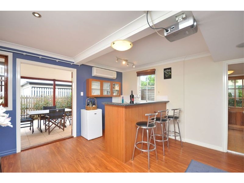 16 Sarah Street, Annerley QLD 4103