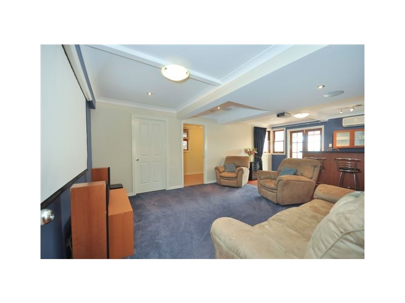 16 Sarah Street, Annerley QLD 4103
