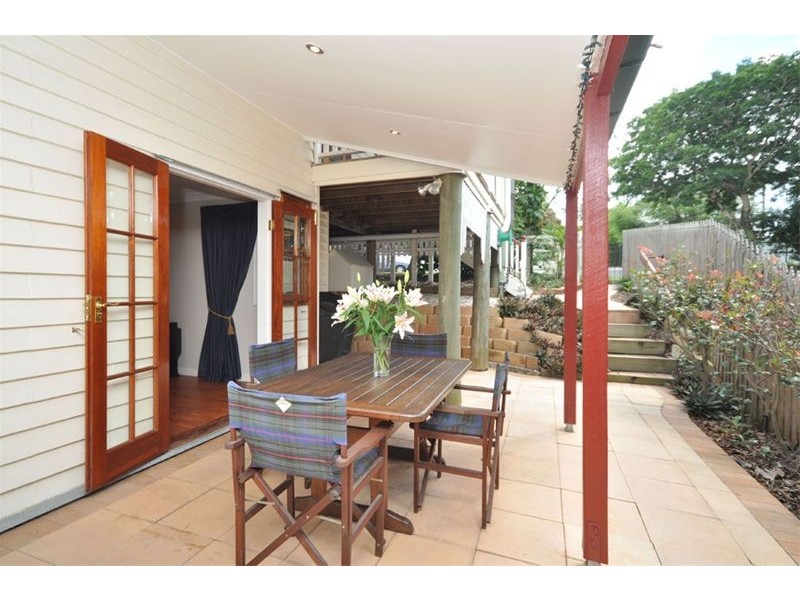 16 Sarah Street, Annerley QLD 4103
