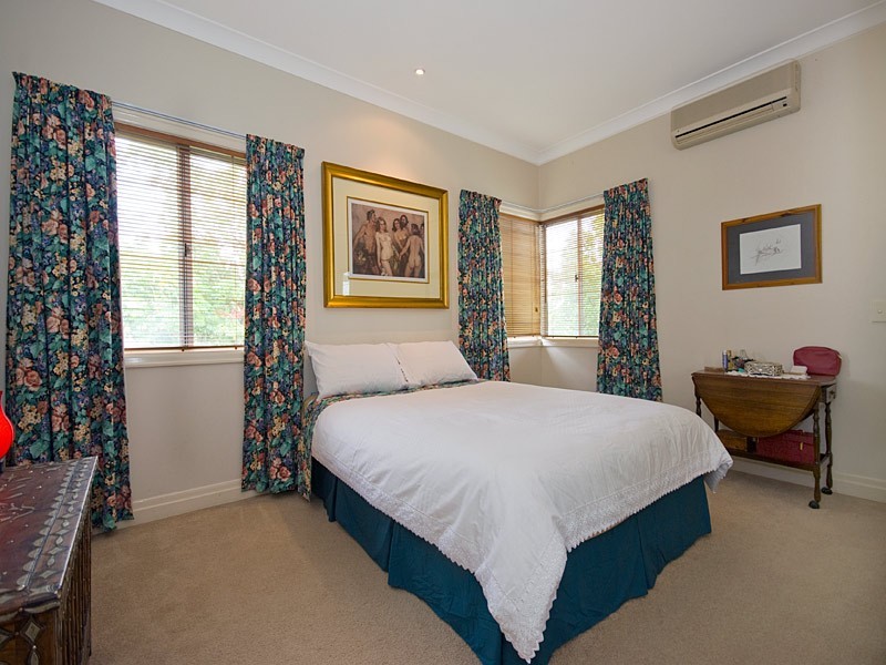 23 Elgar Street, Holland Park QLD 4121